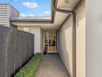 Relocating Owner - Genuine Sale!