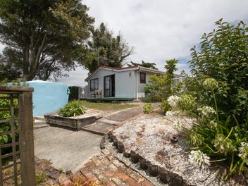 ESCAPE THE TOWNHOUSE FOR A 4BR KAIWAKA FAMILY HOME