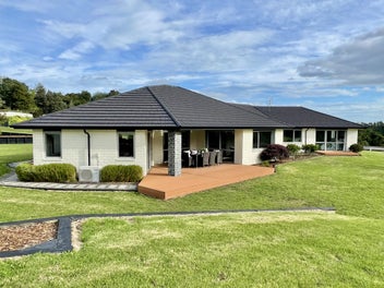 Superb Lifestyle in Handy Location!