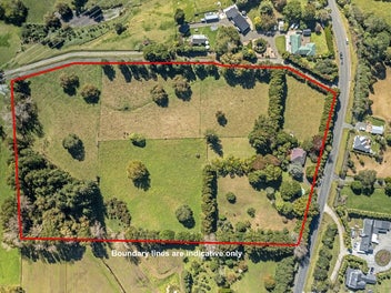 Inviting Cozy Villa on 4ha - Golfers' Retreat!