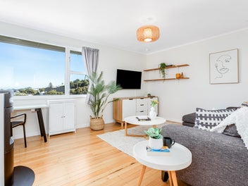 Elevated Living with Style, Sun & Space