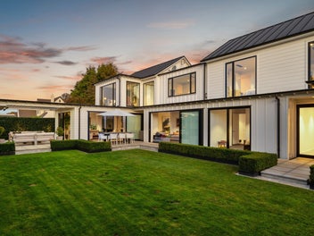 Admired Architecture, Elite location