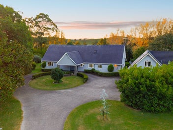 11.8 Acres of Premium Clevedon Living