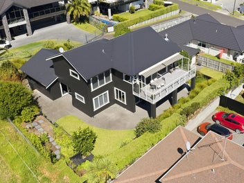 Stylish Living with Stunning Harbour Views