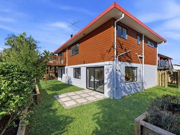 BRICK BEAUTY ON BAYSWATER