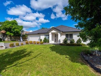 Peaceful Cul-de-Sac Brick & Tile Living