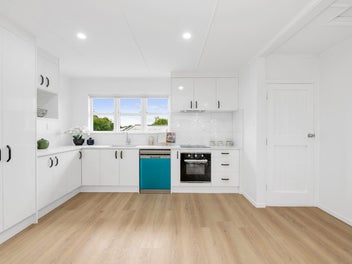 Renovated 3 Bed + 2 Extra Rooms on 794sqm