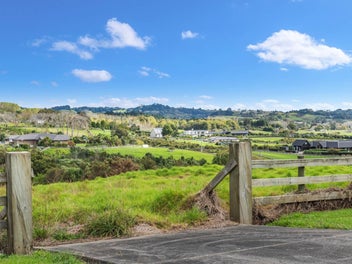 Whitford Paradise – 1.1ha (mol) Rare Opportunity