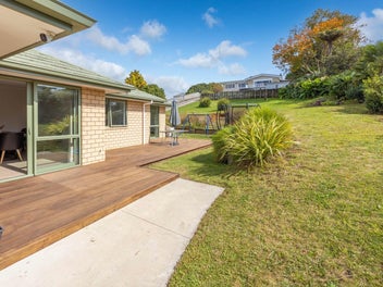 Brick 4 bed, double glazed, 1,095sqm section