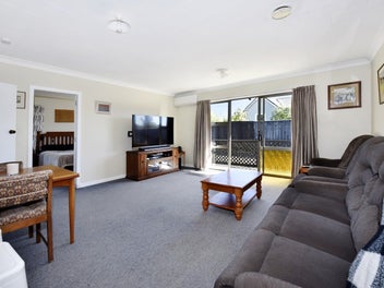 Private, Sunny & Perfectly Placed in...