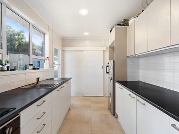 Priced to SELL - 5 BRMS - receiving $735pw!