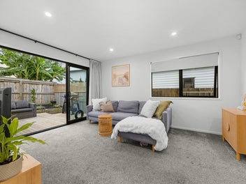 Single Level, Freestanding Swanson Gem!