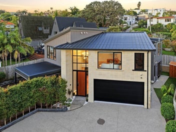 Stylish, Stunning & Coastal Living