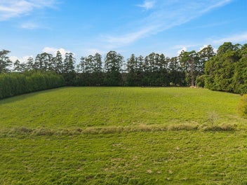 A Rare Riverhead Holding with Room to Think Ahead