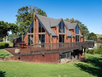 Uniquely Coastal - Undeniably Comfortable