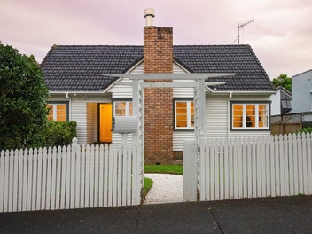 White picket fence living in St Heliers