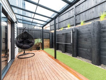 Modern, Road Frontage & Full of Extras!