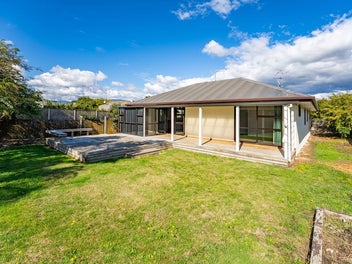 1 freehold section, 2 bedrooms, 3 car garaging