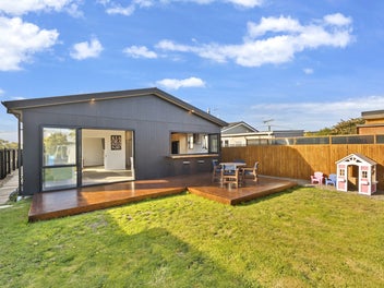 Post Quake, Live in Comfort, Space for Everyone