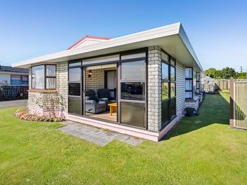 Easy Living in a Quiet Cul-de-sac