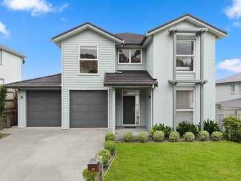 Gorgeous Family Living - Must Be Sold