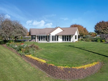 Spacious Living Stunning Views & Endless Potential