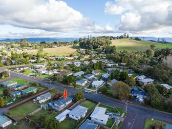 Modern Comfort Meets 1960s Soul