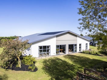 Country Lifestyle and Room to Grow!