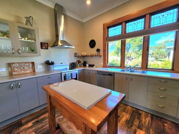 Pristine, practical & perfectly positioned