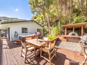 Oasis in the Eastern Hills