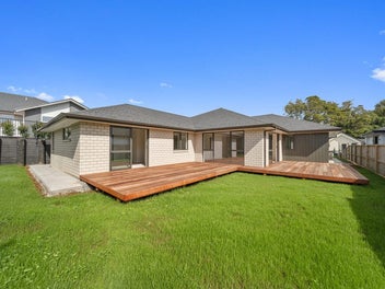 6 Bedrooms + Home & Income Potential!