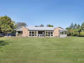 Complete lifestyle package with five car garaging!