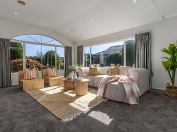 SUN. SPACE. EASY LIVING.