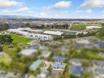 Location convenient to Amenities - Vacant Now!!