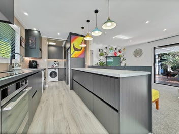 Walk to Everything – Renovated Kinloch Gem