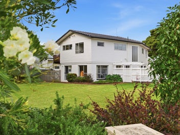 Coastal Living with Flexible Layout