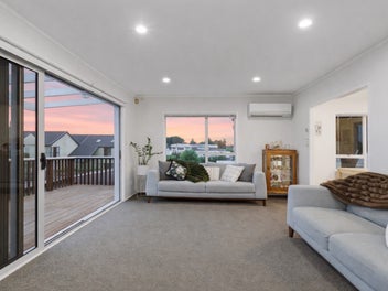 Coastal Living with Flexible Layout