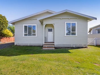 FAMILY LIVING WITH A VIEW TO LOVE