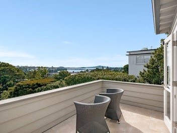 Prime DGZ location with Harbour Views