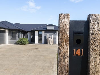 Modern Home Large Section, Complete Family Package