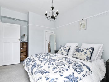 Cute, Spacious, Carpark Sorted! BEO $539K