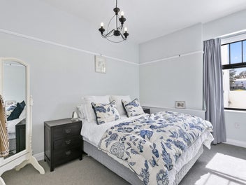 Cute, Spacious, Carpark Sorted! Available!