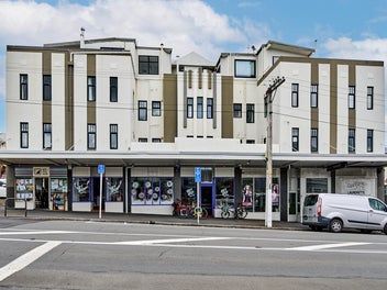 City Living, House Feel, Carpark Sorted!