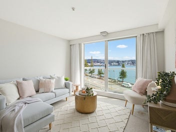 Twin-Key Beachside Apartment with Carpark