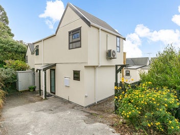 2-BED PAD CLOSE TO SHOPS, POOL & BEACHES