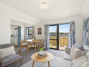 2-BED PAD CLOSE TO SHOPS, POOL & BEACHES