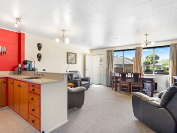 Easy-Care Living in Richmond!