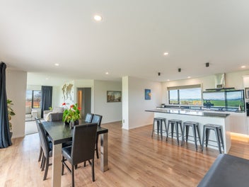 Hilltop Scale With Luxury Detail - 7.7 Hectares