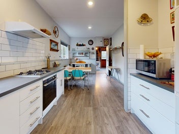 Lifestyle Living - Ultimate Garaging & Rural Views