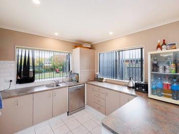 Easy Living in a Quiet Cul-de-Sac